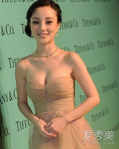 柳岩张馨予 女星亲证D罩杯G罩杯到底有多大?