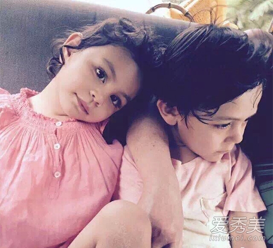 ����һ˫��Ѫ��Ů��Ƭ���̵�