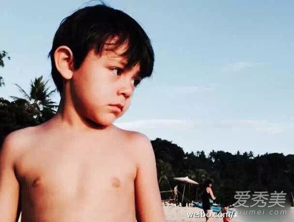 ����һ˫��Ѫ��Ů��Ƭ���̵�