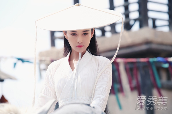 张馨予晒唯美古装剧照 美貌不输范冰冰