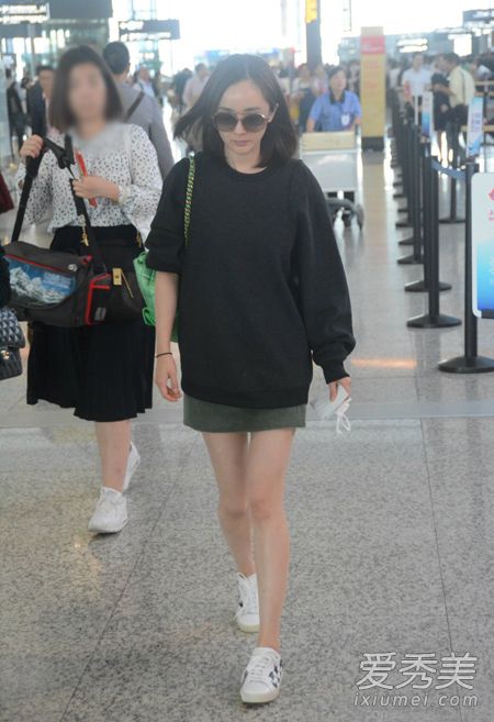 杨幂否认婚变传闻 辣妈街拍时尚养眼_杨幂街拍2015