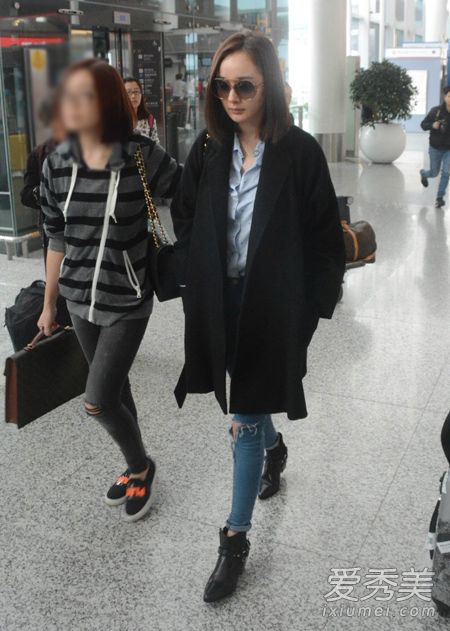 杨幂否认婚变传闻 辣妈街拍时尚养眼_杨幂街拍2015