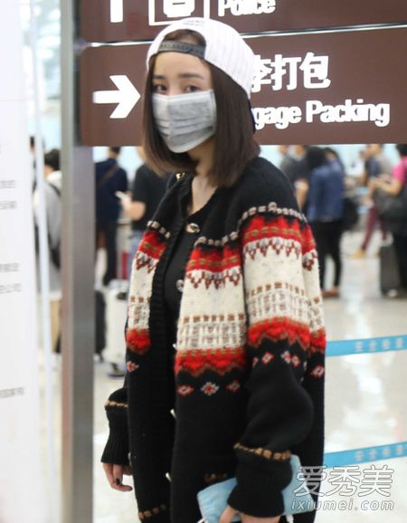 杨幂否认婚变传闻 辣妈街拍时尚养眼_杨幂街拍2015