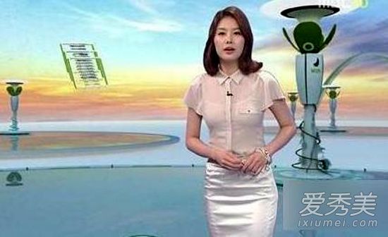 国外女主播为收视率真心拼 全裸露胸无下限_女主播走光