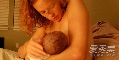 母亲太伟大 实拍国外孕妇水中产子全过程_水中分娩图片