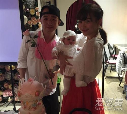 包贝尔的老婆是谁 老婆包文婧个人资料女儿近照_包贝尔婚礼