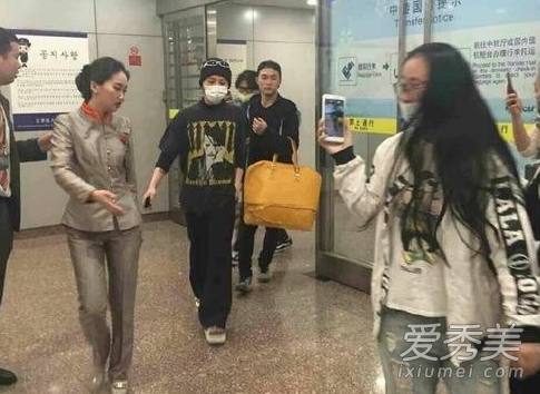权志龙助理粗暴推倒女粉丝照片疯传_权志龙到北京