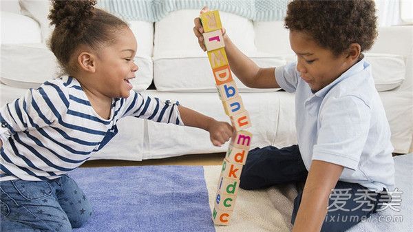 湖南小学女生遭殴 孩子爱打架怎么处理_孩子打架怎么办