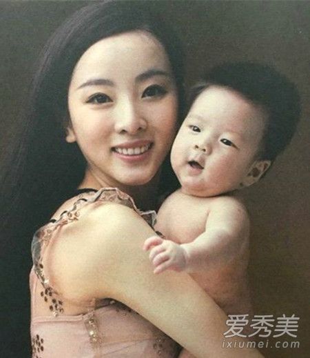 李思思怀二胎多久?李思思丈夫是谁一家三口照片_李思思老公资料