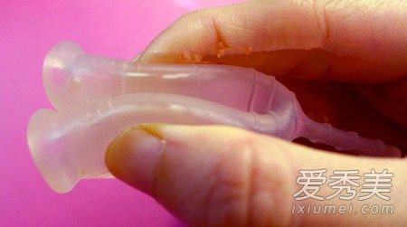月亮杯长什么样?如何正确使用呢_月亮杯使用方法图片