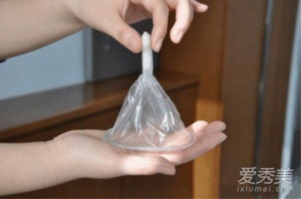 女用避孕套怎么戴 女用避孕套真人演示图解