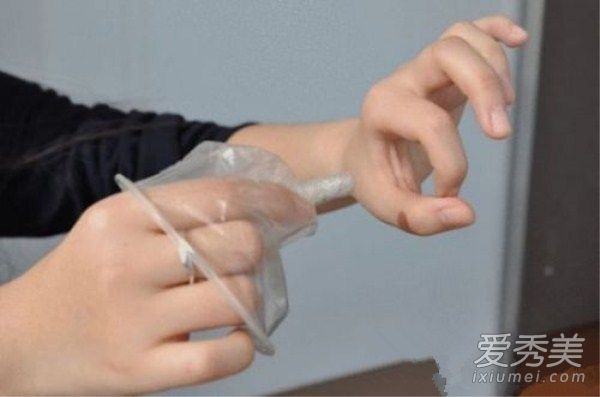 女用避孕套怎么戴 女用避孕套真人演示图解