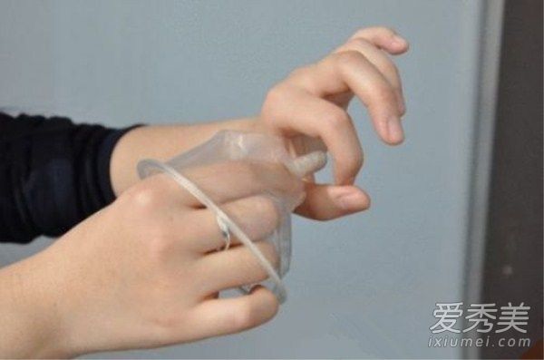 女用避孕套怎么戴 女用避孕套真人演示图解