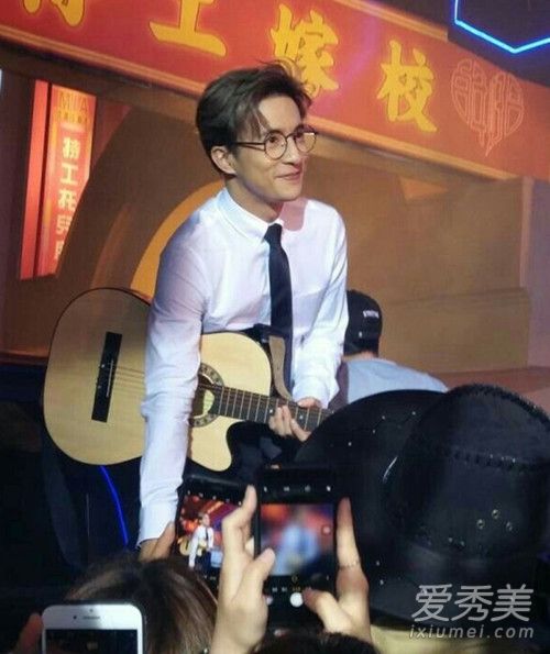 �����鱨�ֵ�����Ѧ֮ǫ�·���ʲô���� Ѧ֮ǫͬ���·�Ʒ��