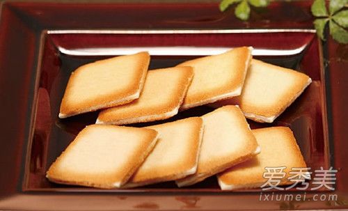 ��ɫ���˶���Ǯһ�� ��ɫ���˵�Ԣ����ʲô