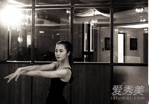 ��Ϸ��ʦ��ɺɺ����ʷ,��Ϸ��ɺɺ�Ϲ�ǰŮ��