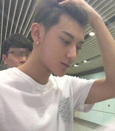 黄子韬家境被爆黑成翔 黄子韬家境被曝爸爸