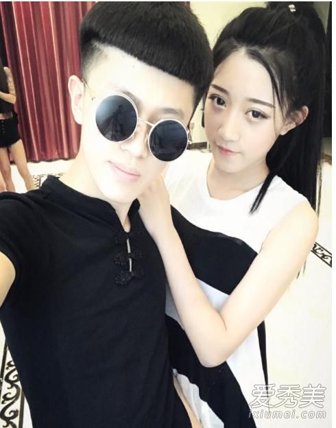 小伊伊个人资料微博快手id简介 小伊伊牌牌琦泳池照片