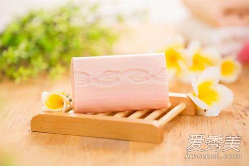 香皂是碱性还是酸性 香皂的成分是什么东西