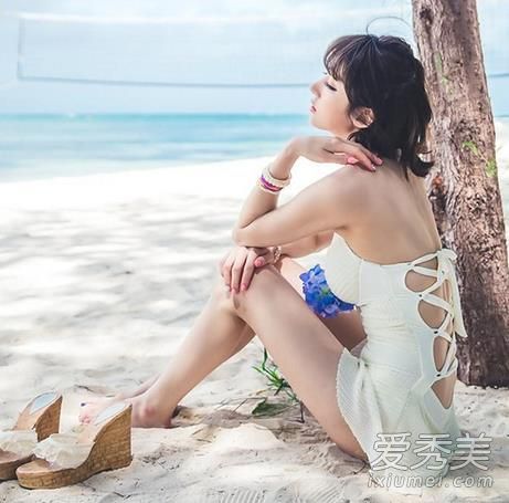 Ů���Ǳ��ǹ�ͼƬ �ұ����ڰ��µ�Ů����