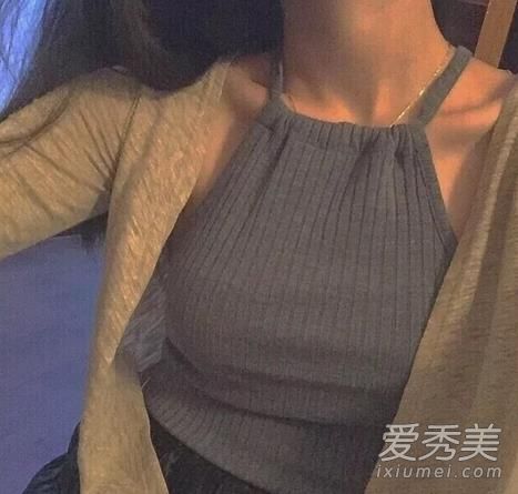 Ů���Ǳ��ǹ�ͼƬ �ұ����ڰ��µ�Ů����