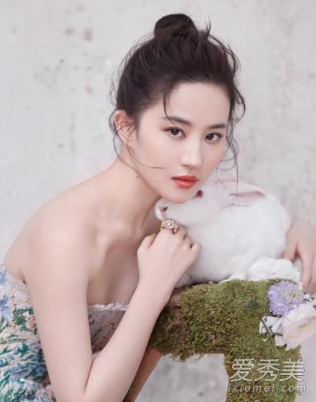 2013年女星最新走光照 赵丽颖柳岩上下失守