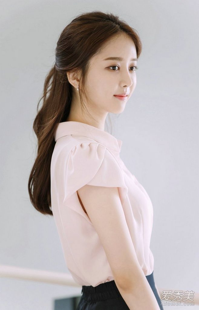 Ů����ս�޵���¶�� ���͸��װ¶