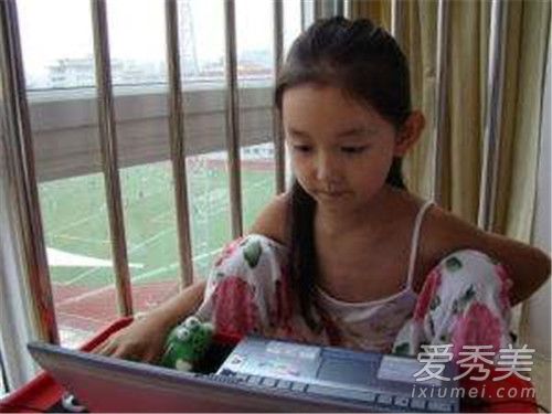 蒋依依小时候照片曝光 蒋依依小时候图片大全