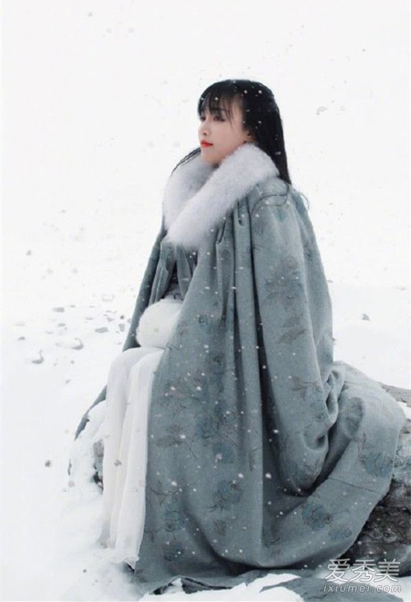 李子柒父母怎么去世的 李子柒是住在山里吗