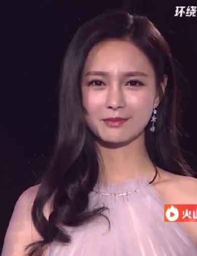沈梦辰鼻子又整容前后对比照 沈梦辰鼻子好奇怪