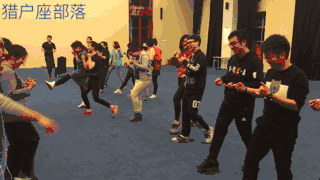 左手六右手七什么意思 左手六右手七左肩高右肩低左脚画圈右脚踢