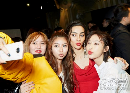 ��ٳ��Ůװ��������ô���� ��ٳ��Ůװ������Ƭ��ʲô����