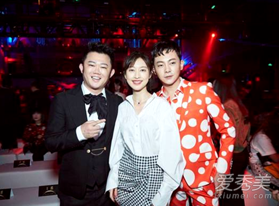 张俪少女装亮相是怎么回事 张俪少女装亮相照片是什么样子