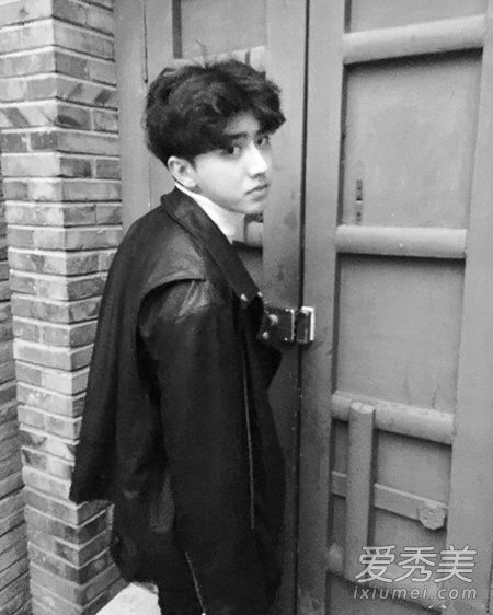 蔡徐坤整容前的图片 旧照酷似王俊凯却将自己整成妖孽?