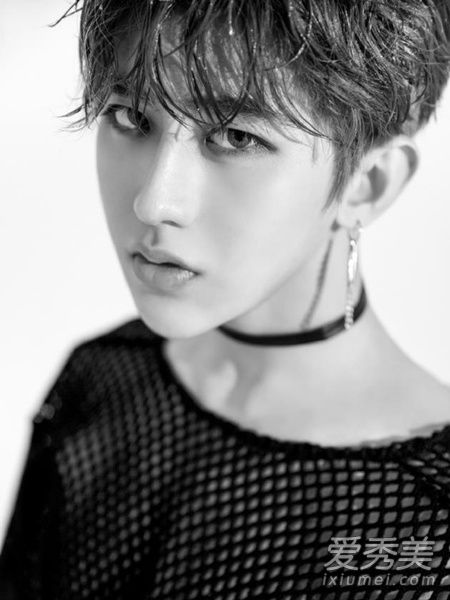 蔡徐坤整容前的图片 旧照酷似王俊凯却将自己整成妖孽?