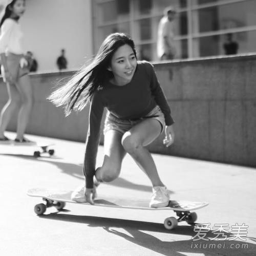女生玩滑板的好处 女生初学滑板买什么板
