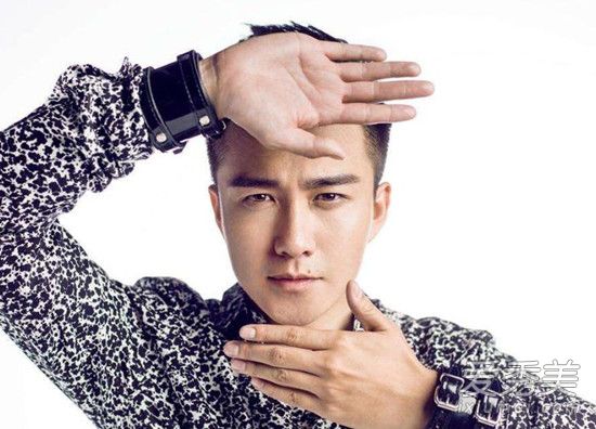 ��������С����������֣ˬ ��һ�˸�����Ů����ͬ�Ժձ���