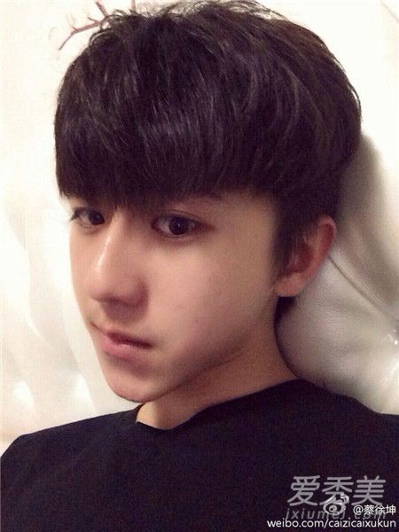 蔡徐坤整容前后照片对比 到底是整牙还是换脸了?