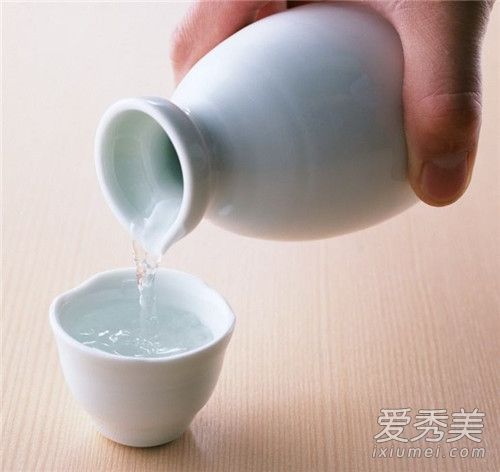 豪饮九碗白酒身亡是怎么回事 白酒喝多了有什么危害