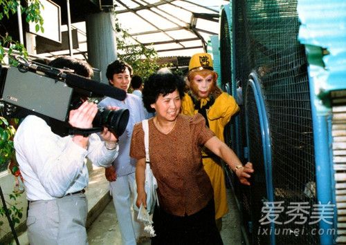 六小龄童纪念杨洁是怎么回事 六小龄童纪念杨洁为什么会被骂