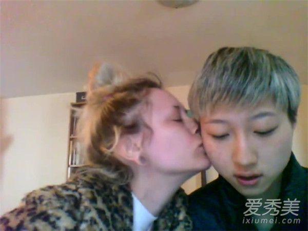 С��Ů�����ϰ���ʲôԭ�� С��ŮΪʲô���ϳ����ְ�