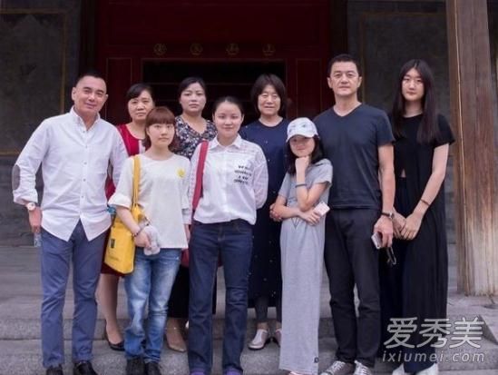 李亚鹏王菲旧照是怎么回事 李亚鹏王菲旧照长什么样子