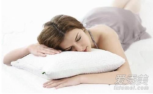 适合胸发育的睡姿图片 仰卧才是最佳选择