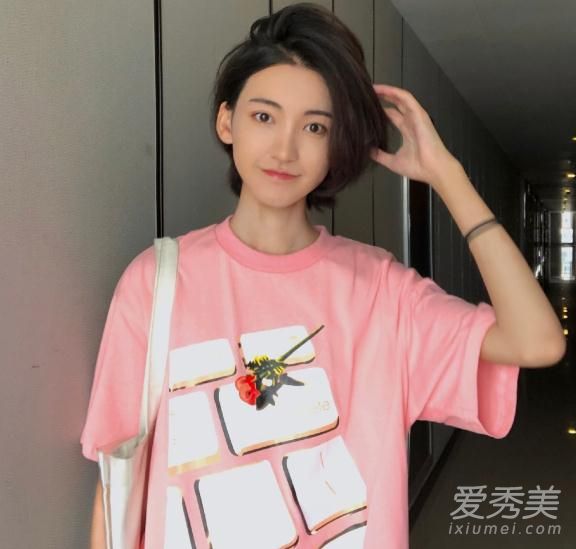 �����������е�Ů�� ��������ǰ����Ƭ�Ա�