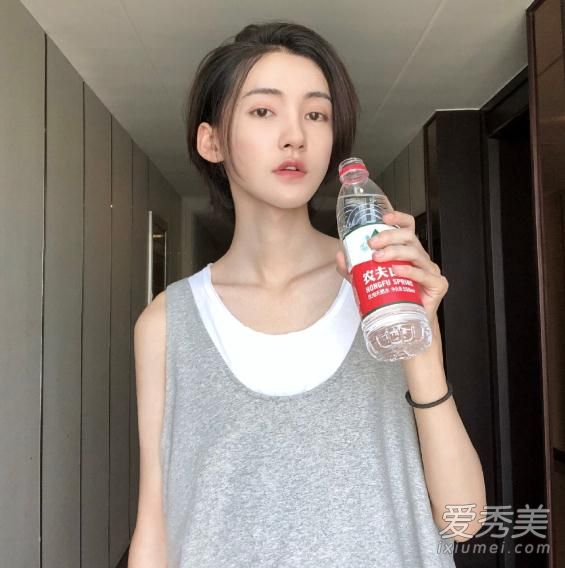 网红李由是男的女的 李由整容前后照片对比