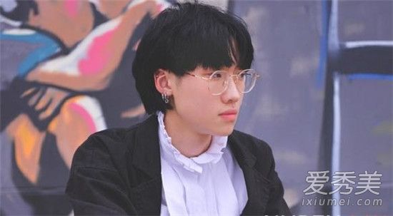 明日之子邓典是富二代吗 明日之子邓典家庭背景介绍