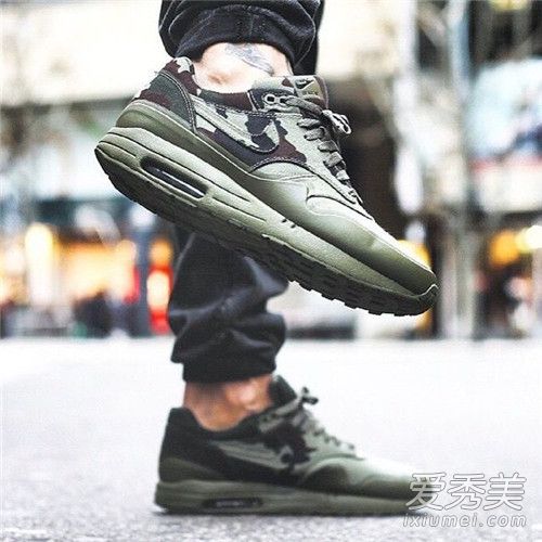 sneaker是什么意思 sneakers是什么意思中文翻译