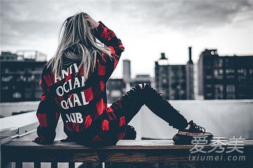 sneaker��ʲô��˼ sneakers��ʲô��˼���ķ���