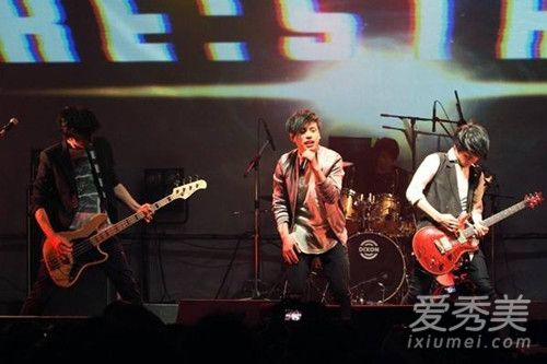 抖音向左向右向前向后是什么歌 向左向右向前向后歌名是什么歌词介绍