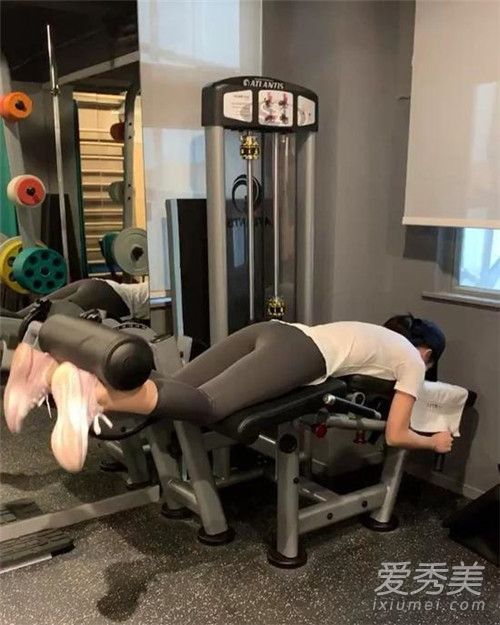 蔡卓研大秀身材怎么回事 蔡卓研大秀身材照片